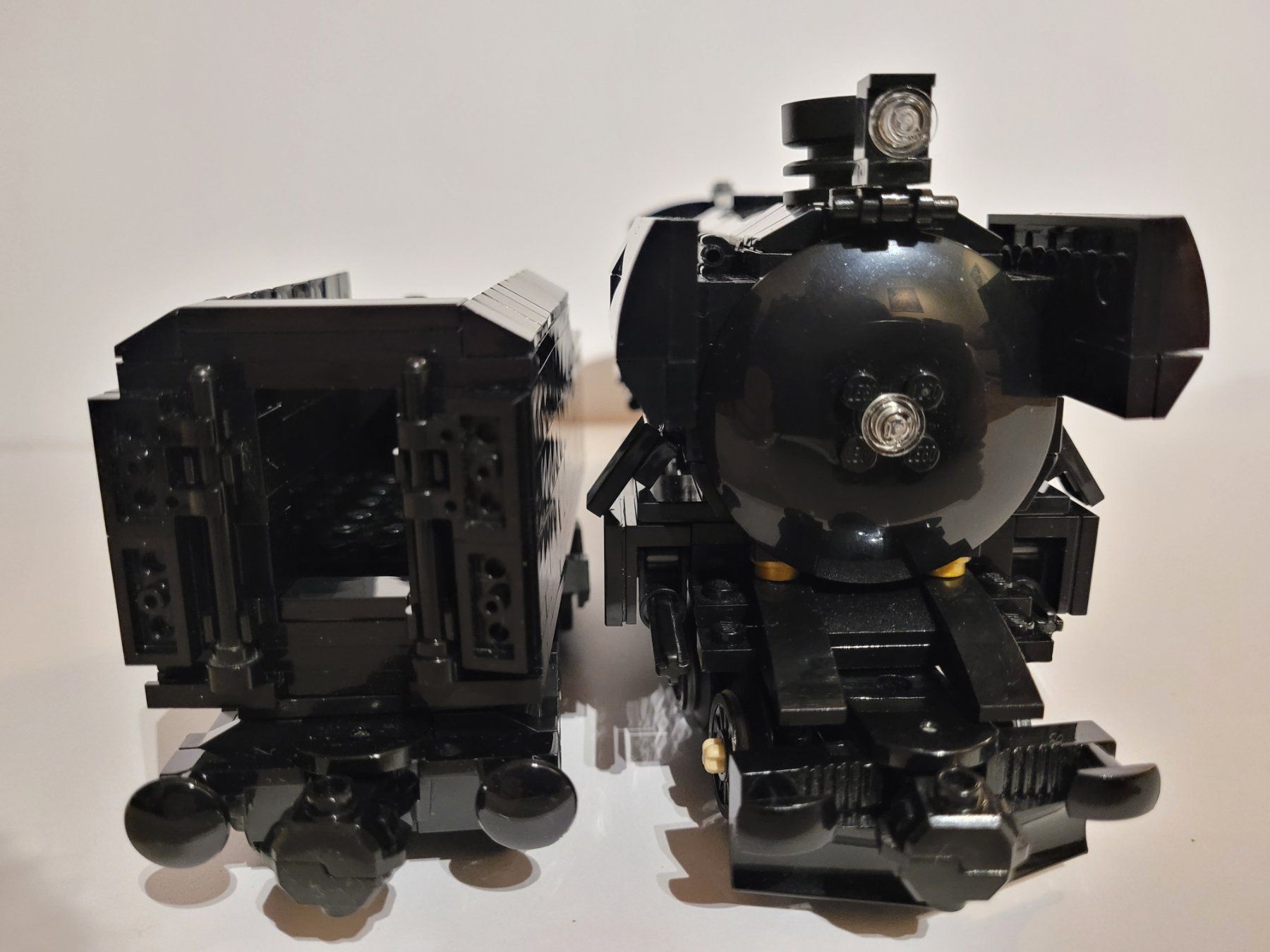 Lego Kit di costruzioni: Train Lego Black Emerald Night, construit sur schéma 10194 – Usato da La Tour-de-Peilz venduto da estelle69 7