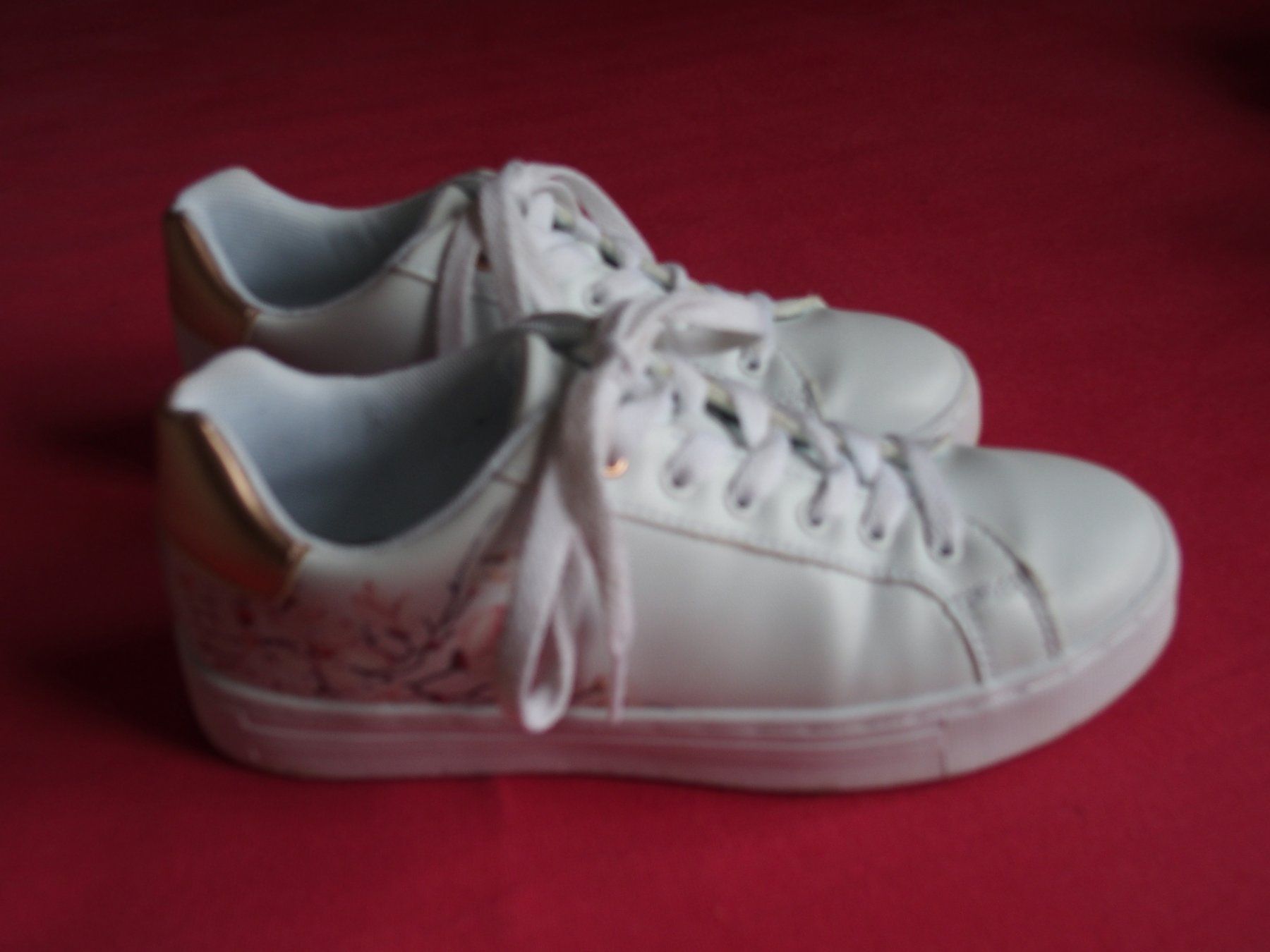 Scarpe per ragazze: Schuh Mädchen Grösse 36 – Usato da Menznau venduto da Brauchi