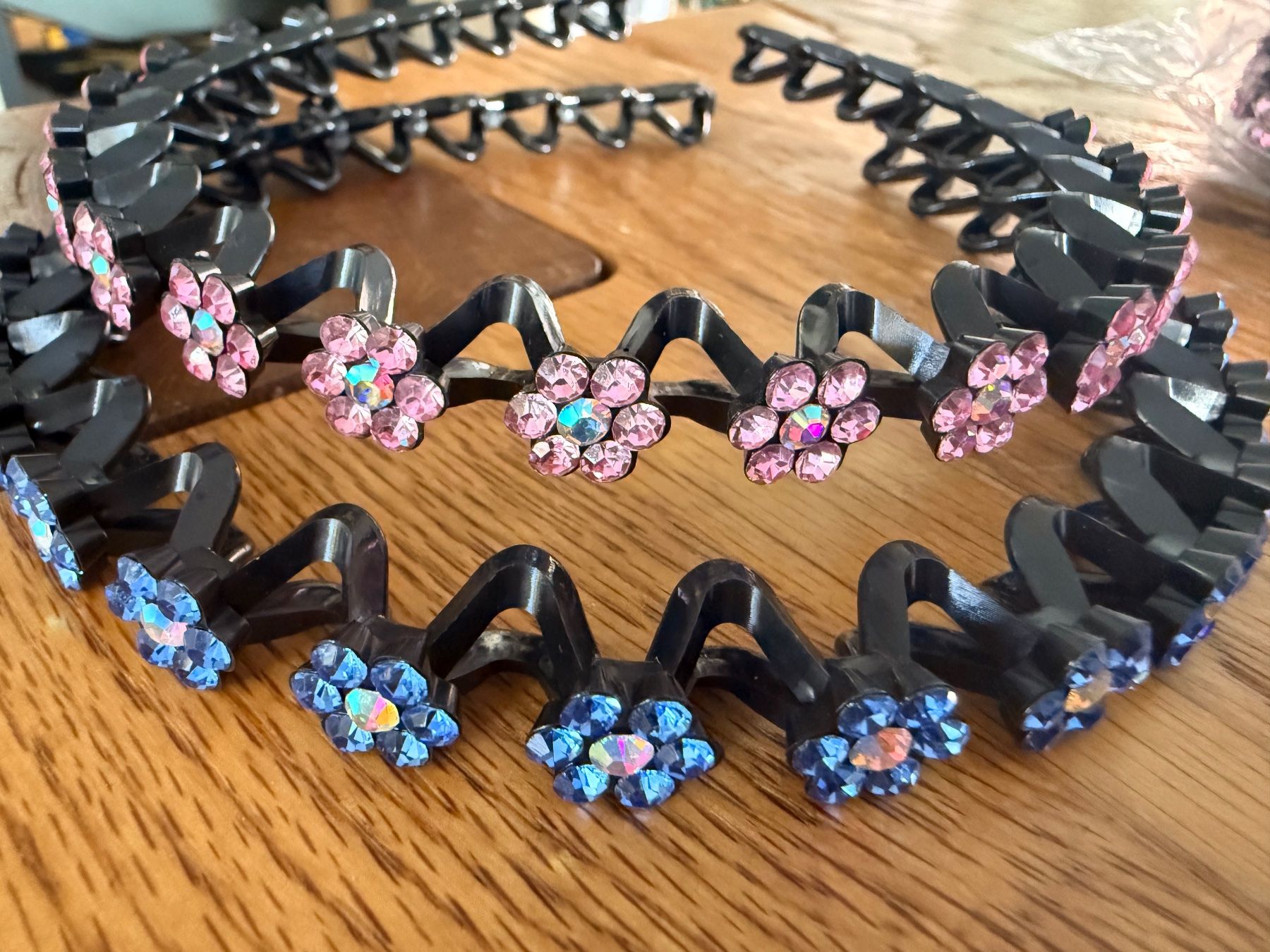 Haarschmuck: 2 x Haarreifen-funkelnde Strass-Blumen-Rutschfest-12.8cm – Neu und originalverpackt aus Teufenthal AG von MeineSchatztruhe