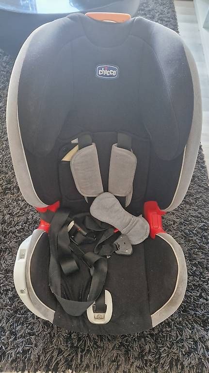 Chicco Auto-Kindersitze: Chicco Kindersitz 9-18kg – Gebraucht aus Baar von saelisilbaer