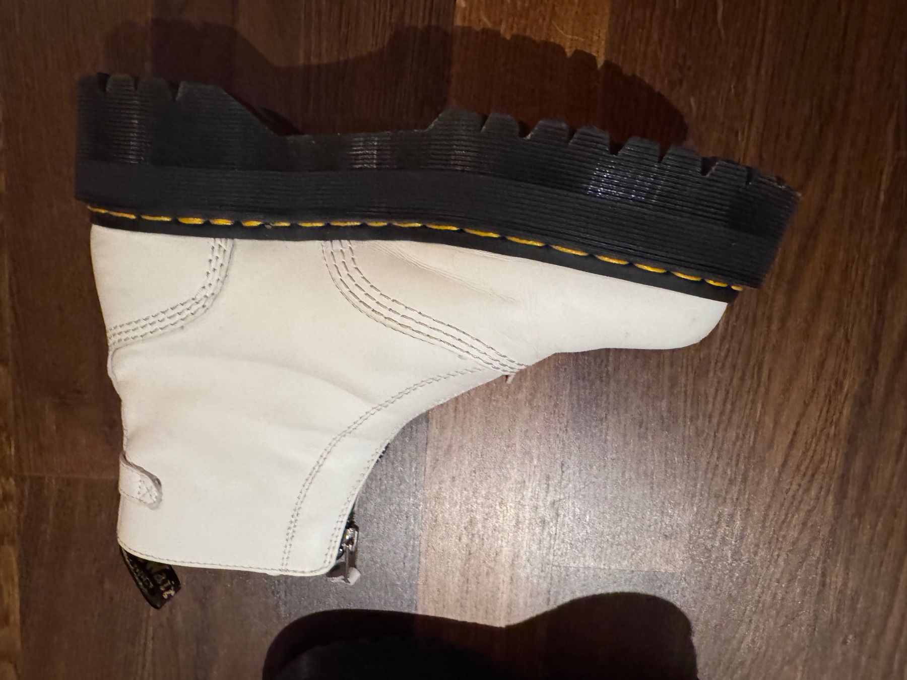 Dr. Martens Chaussures femmes: Weiss DR. MARTENS – D'occasion à Birmensdorf ZH par imasmo 1