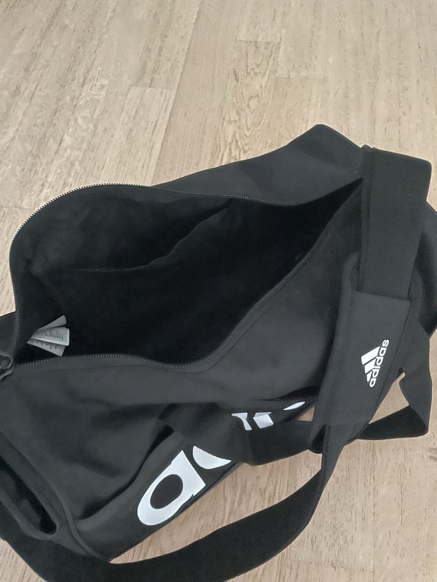 Adidas Taschen: Kleine Adidas Sporttasche – Gebraucht aus Uznach von hub_f7l9 3