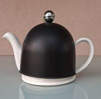 Schicke Teekanne, schwarz-weiss, Winterzeit