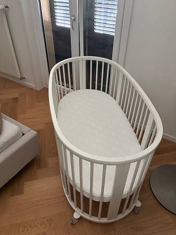 Stokke Lits: Bundle Sleepi inkl. Matratze und Himmelstange – D'occasion à Basel par MilenaBasel 1
