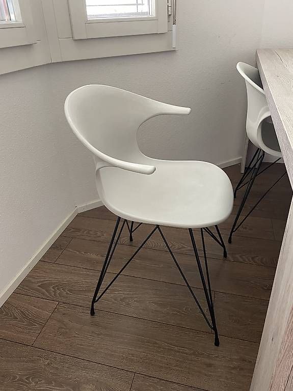 Set di tavolo e panche: Dining table with 4 chairs – Usato da Zurich venduto da Jana_CM 2