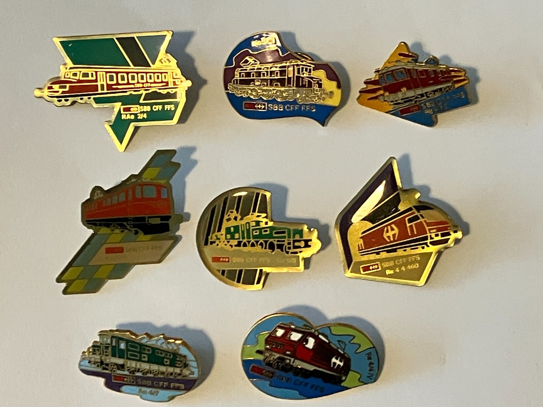 Placchette & Badge: 8 Pin SBB Lokomotive – Usato da Basel venduto da djwwpp
