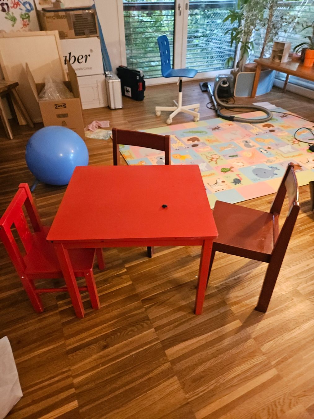 Ikea Tischset: Kindertisch und -stühle – Gebraucht aus Zürich von enricaa 1