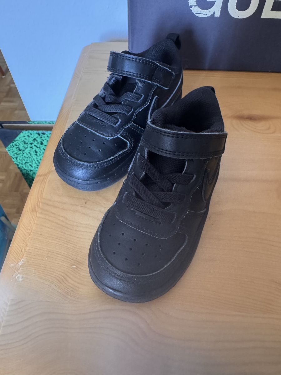 Scarpe per ragazzi: Baskets Nike noires pointure 23.5 etat usage correct – Usato da Vésenaz venduto da Angela.C3 2