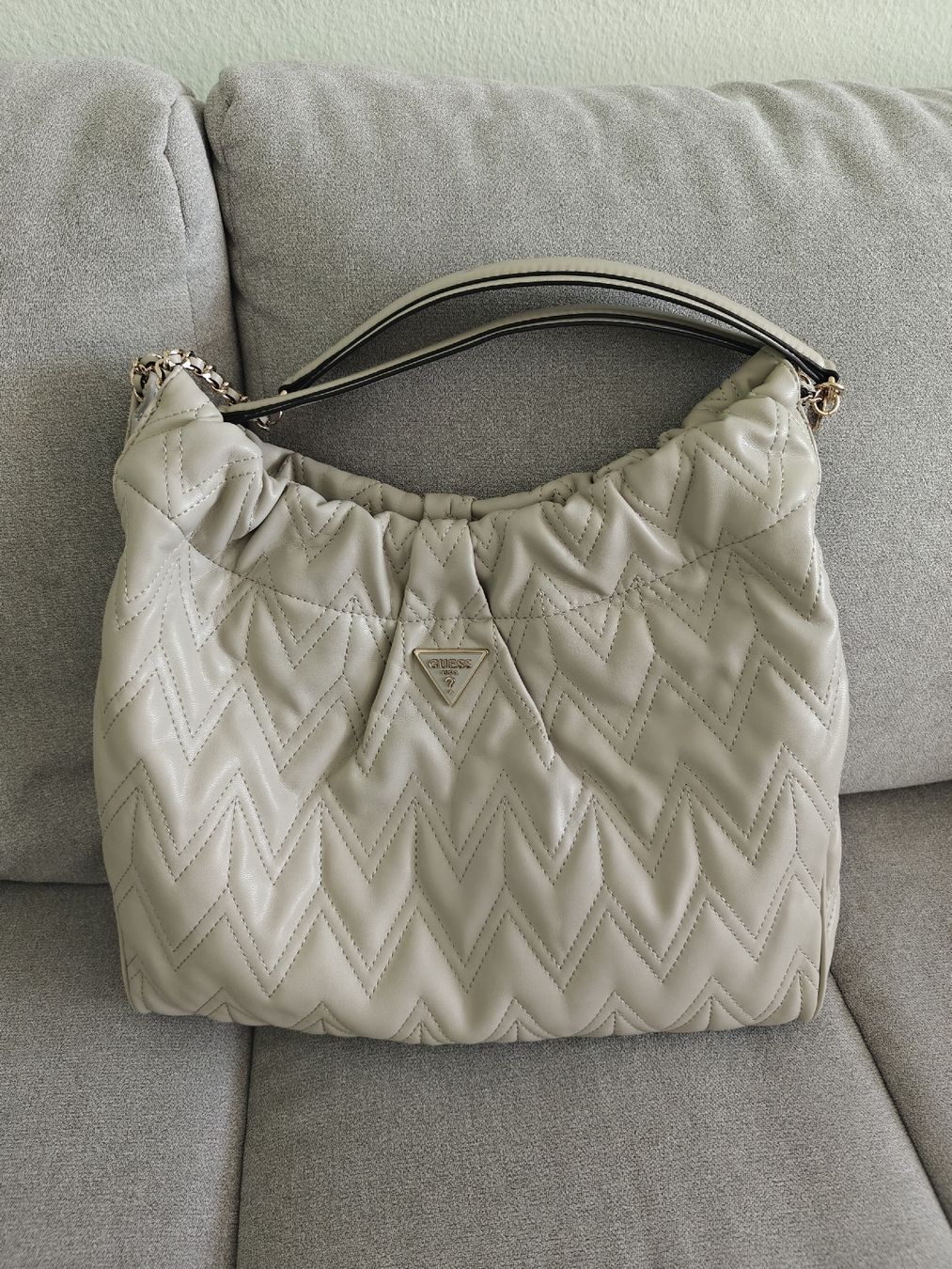 Guess Taschen für Damen: Guess Tasche – Neu (gemäss Beschreibung) aus Wangen b. Olten von kaj.ya