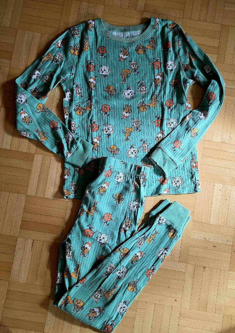 Pyjamas: Pyjama 146  – D'occasion à Ruggell par liverzano1