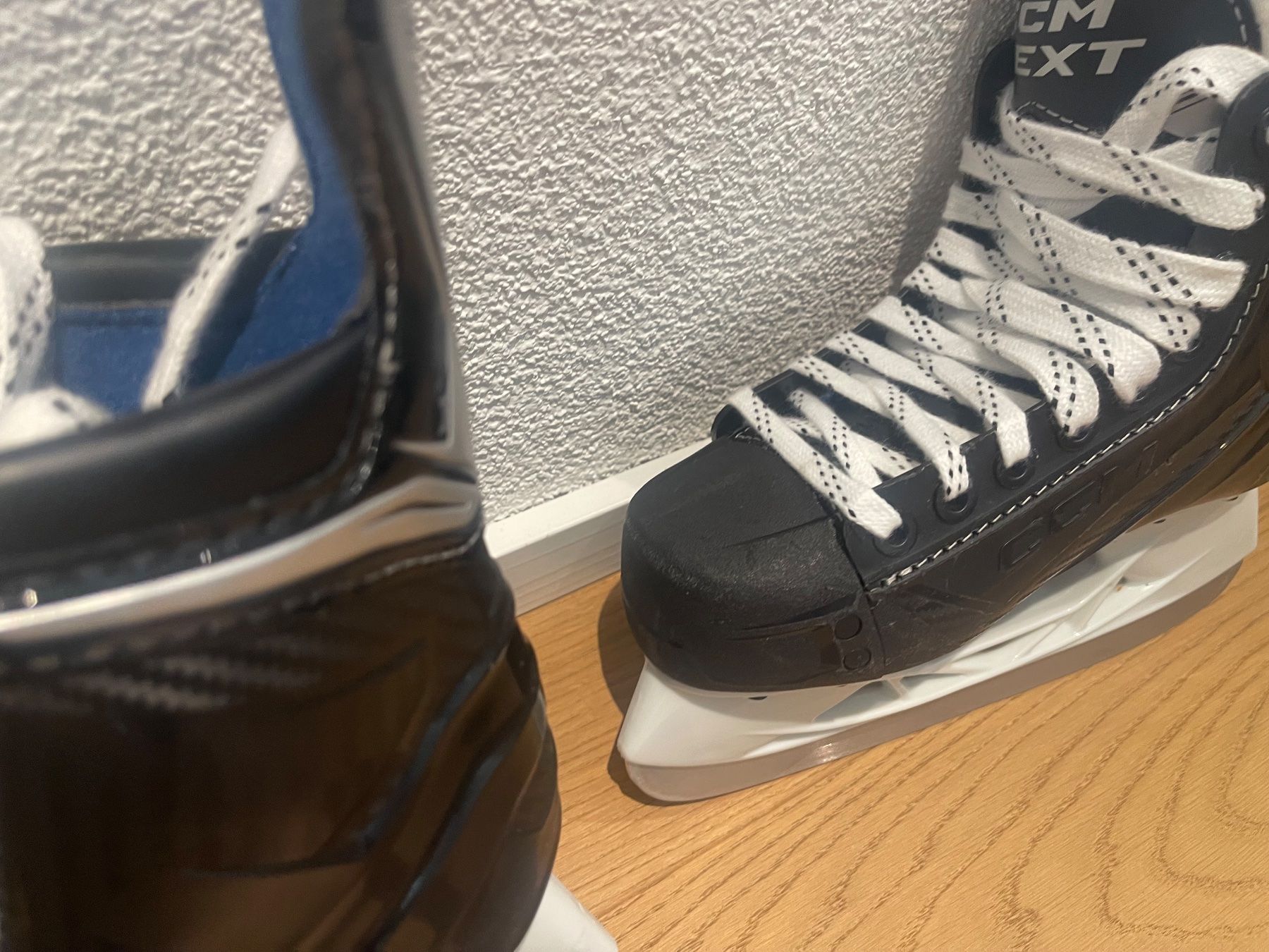 Ccm Pattini da ghiaccio: Eishockeyschlittschuhe CCM Next – Nuovo (secondo la descrizione) da Flums venduto da rggl 1