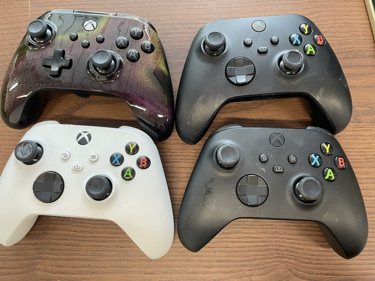 Controller: 4 x XBox Wireless Controller ungetestet  – Defekt aus Näfels von NOXION 1
