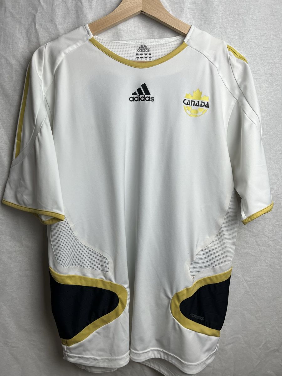 Adidas Canottiere & Pantaloni: Maillot Canada 2003 Adidas vintage – Nuovo (secondo la descrizione) da Les Avanchets venduto da lunedeneige.shop