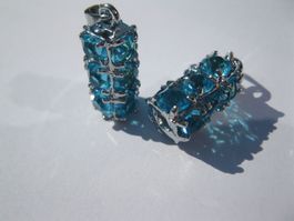 Anhänger mit blauem Strass