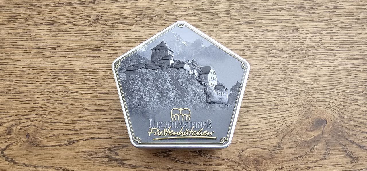 Contenitori & Simili: Liechtensteiner Fürstenhütchen Dose – Nuovo (secondo la descrizione) da Igis venduto da Mfsi