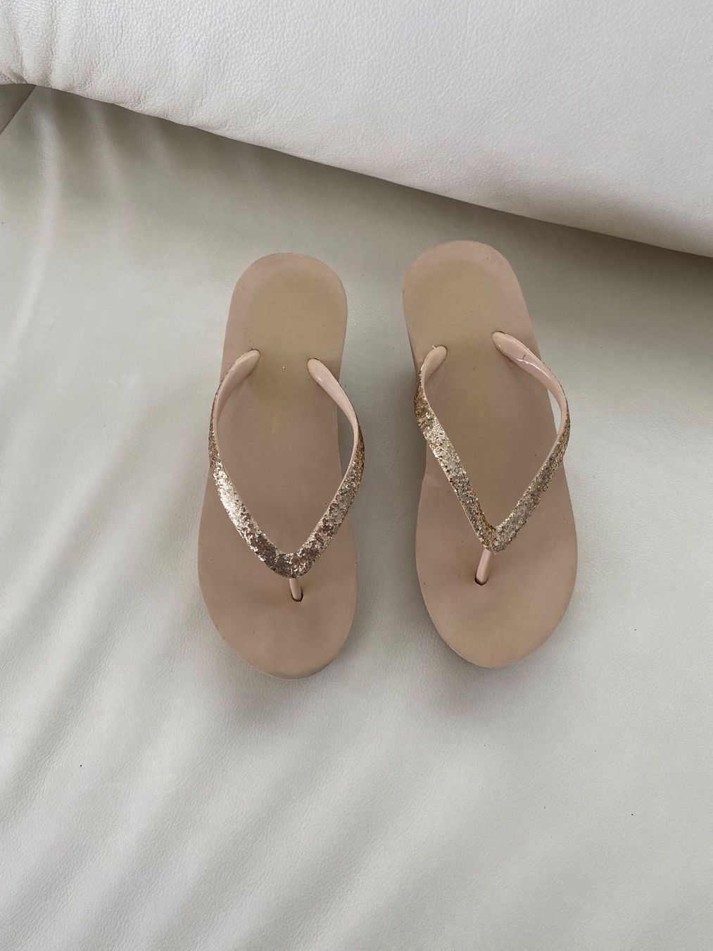 Damenschuhe: Extravagante edle Flip-Flops, beige/gold, Gr. 38 – Gebraucht aus Winkel von ferrari2022 1