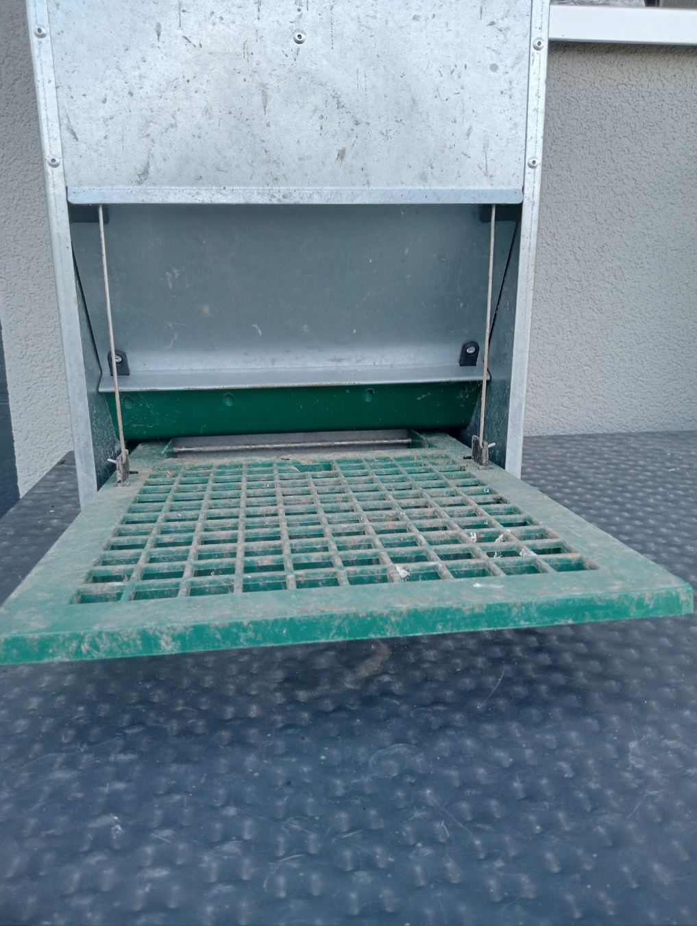 Nourriture: Futterautomat für Hühner – D'occasion à Menznau par Kerajule 2