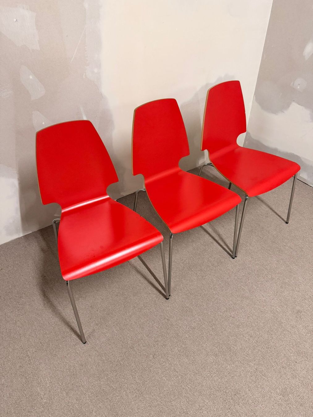 Ikea Stühle: 1x Ikea Vilmar Stuhl in rot, stapelbar – Gebraucht aus Rickenbach ZH von Der-Insider 4