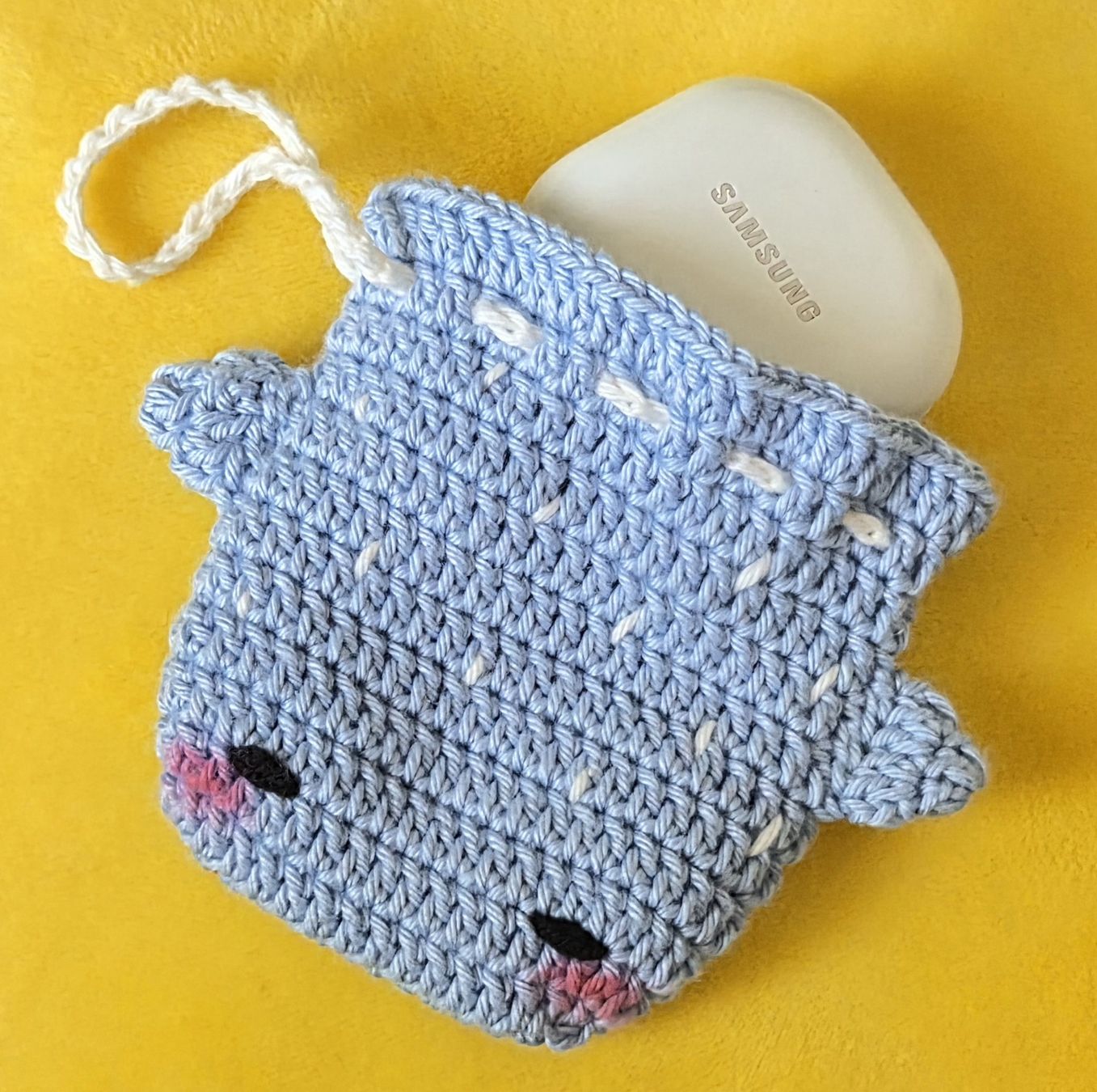 Borse: Pochette étui requin bleu crochetée à la main – Nuovo e nell'imballaggio originale da Plan-les-Ouates venduto da Aoimis_333