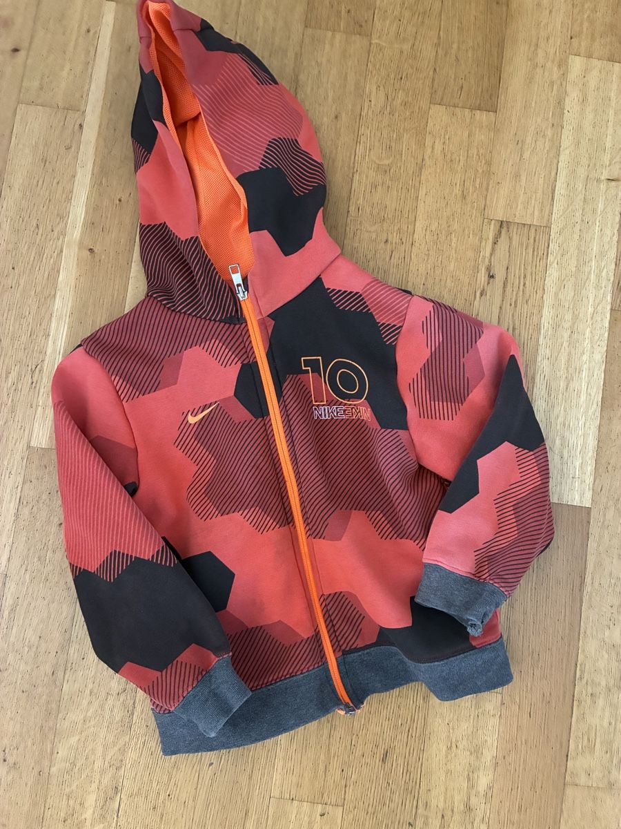 Nike Giacche & Cappotti: Sweatjacke Gr. 122, Nike – Usato da richterswil venduto da lunamarie001