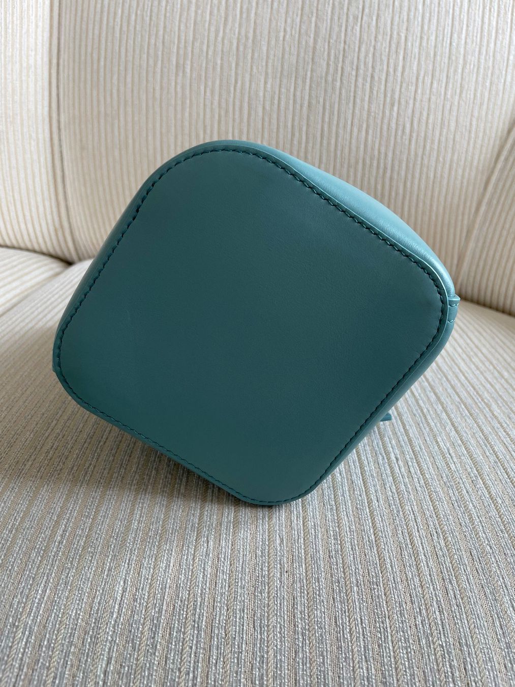 Loewe Taschen für Damen: LOEWE PEBBLE BUCKET MINI (WATER) – Neu (gemäss Beschreibung) aus Zürich von  4