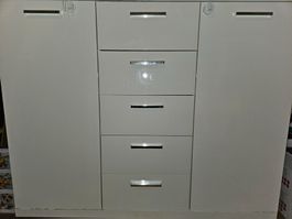 Weisses Sideboard, hochglanz, mit Schubladen und Türen!