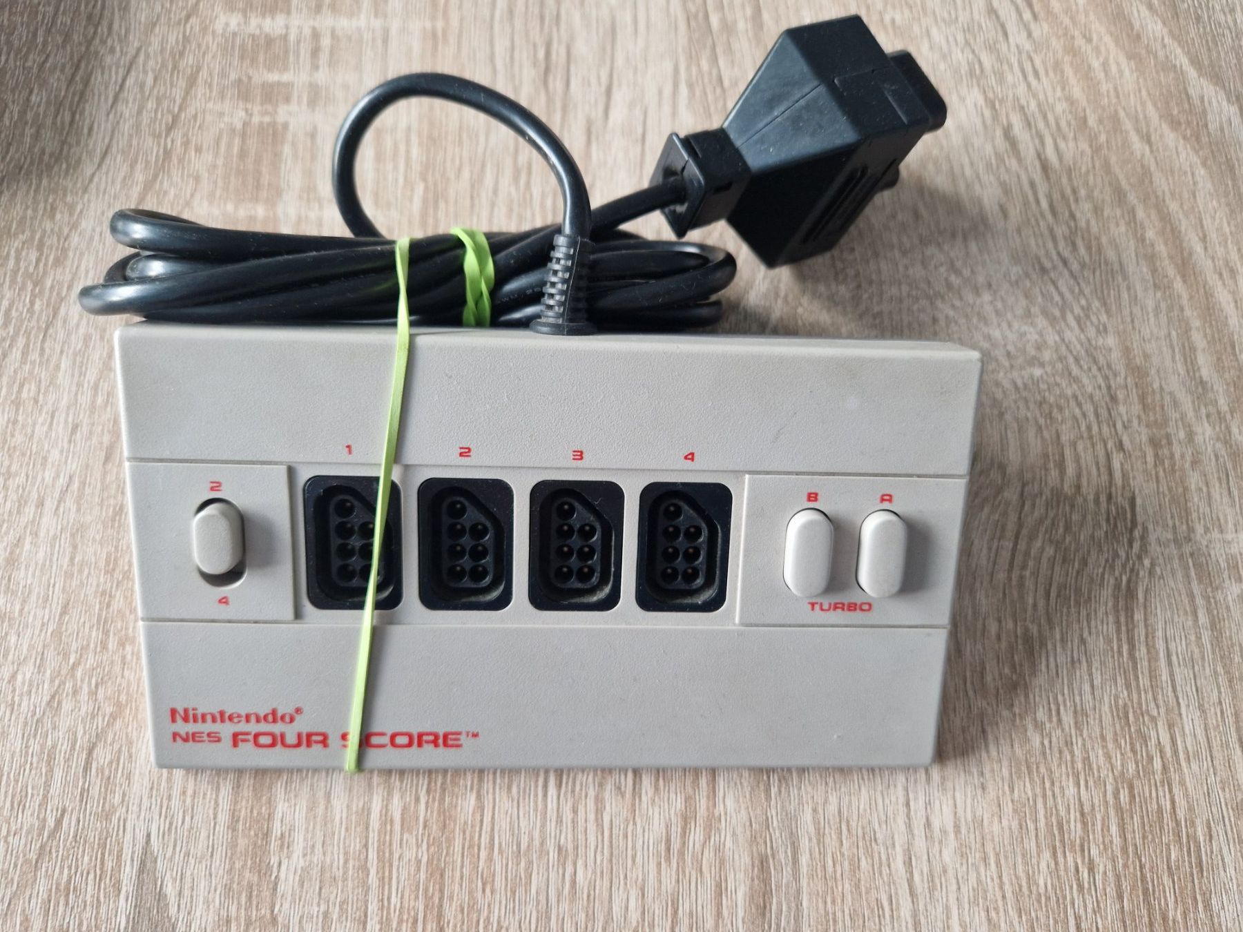 Nintendo Controller: NES Four Score Multitap Modul - Retro Gaming Spass – Usato da Rebstein venduto da Ajs_Toy_Palast_1