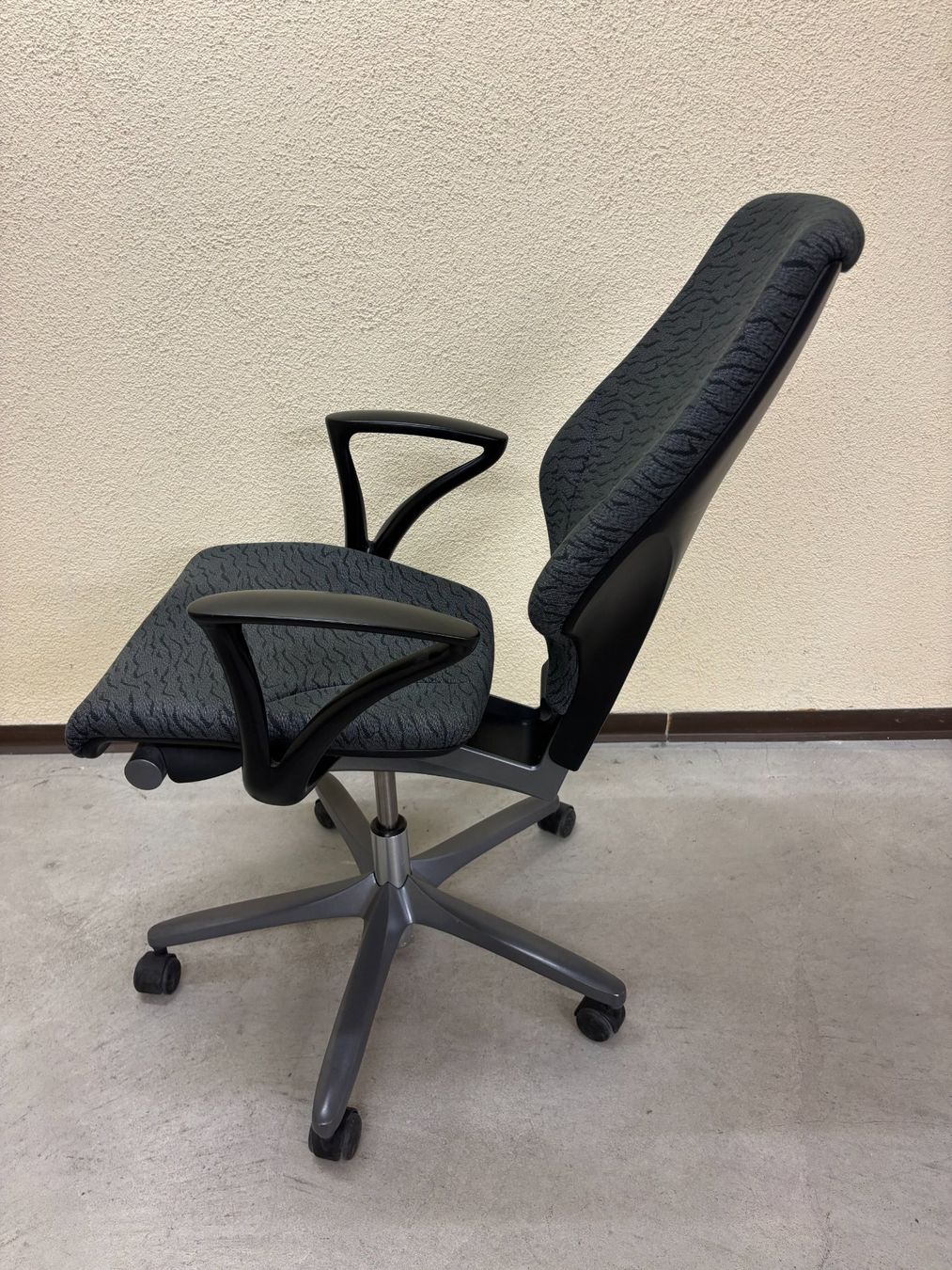 Giroflex Stühle: Bürostuhl Giroflex 64 – Gebraucht aus Hinwil von fac_688b 2