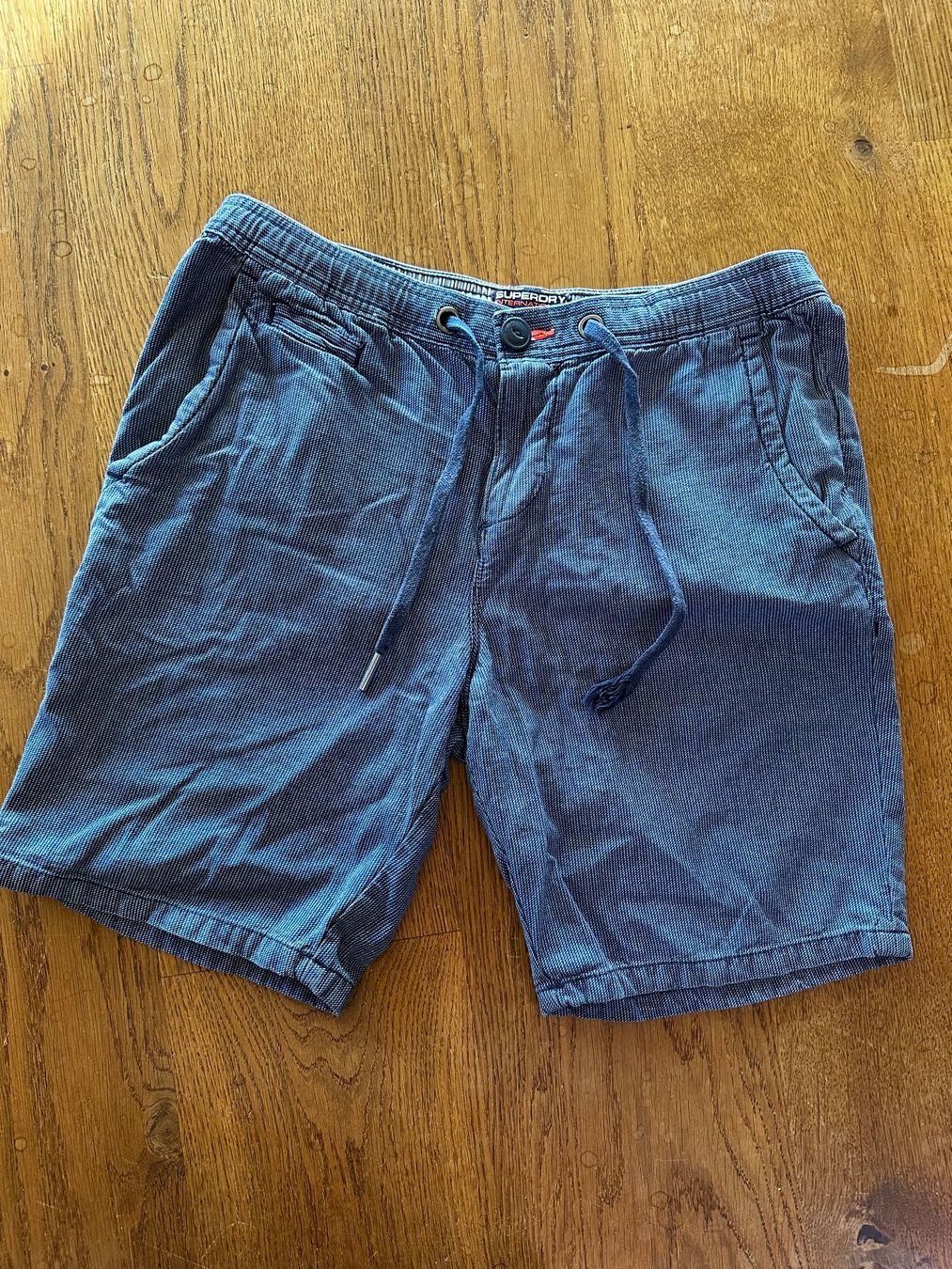 Superdry Pantaloni: Shorts Superdry  Grösse 31W – Usato da Niederbüren venduto da Hudi_1974