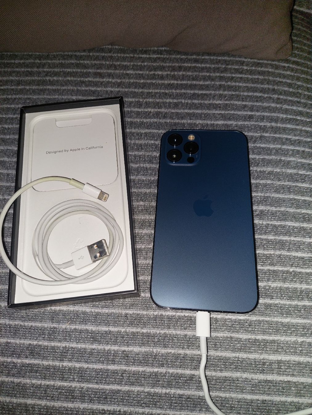 Apple Handys / Smartphones: Apple iPhone 12 Pro  mit Originalverpackung – Gebraucht aus Luzern von M.Ai 2