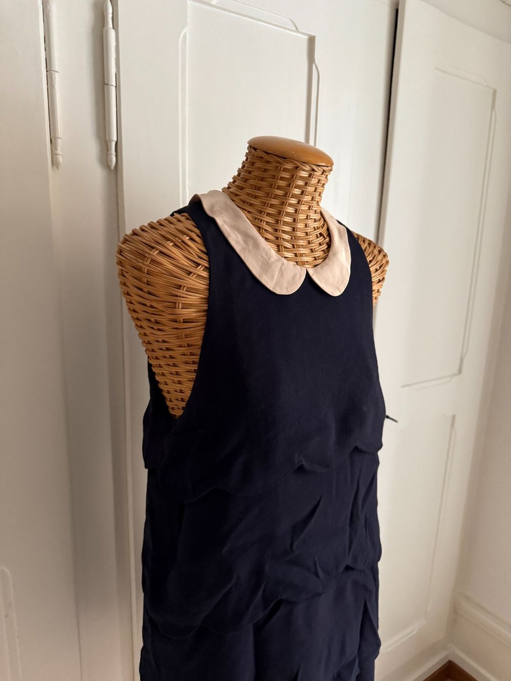Sandro Vestiti: SANDRO - Volants Kleid mit Bubikragen 40 – Usato da Zürich venduto da Diazaio 1