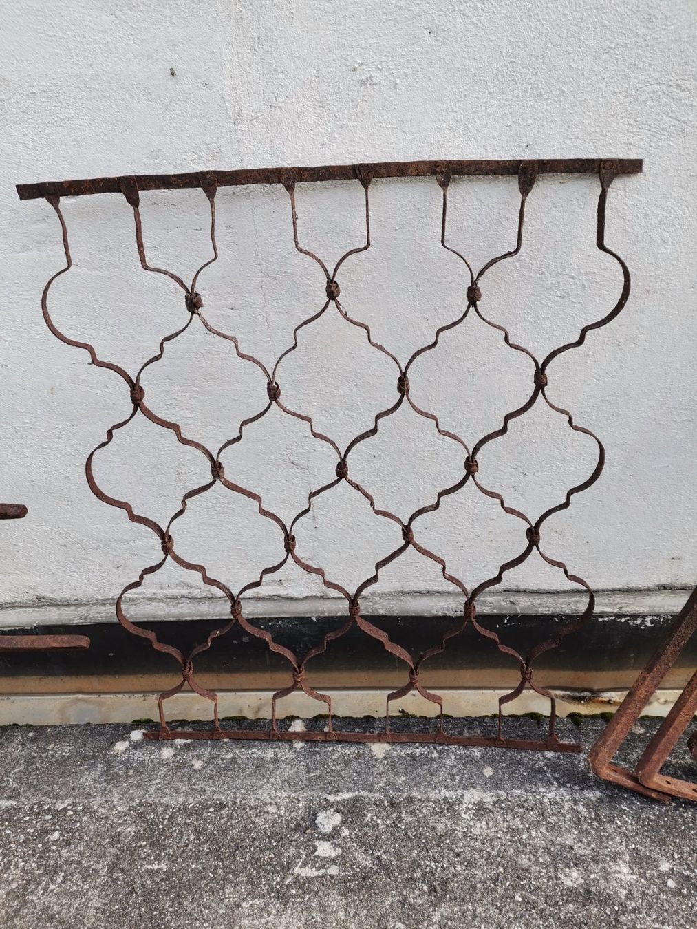 Griglie e Inferriate: Eisengitter, Rostiges Eisengitter, Metall Gartendeko, Rostig – Usato da Wiedlisbach venduto da materialkreislauf