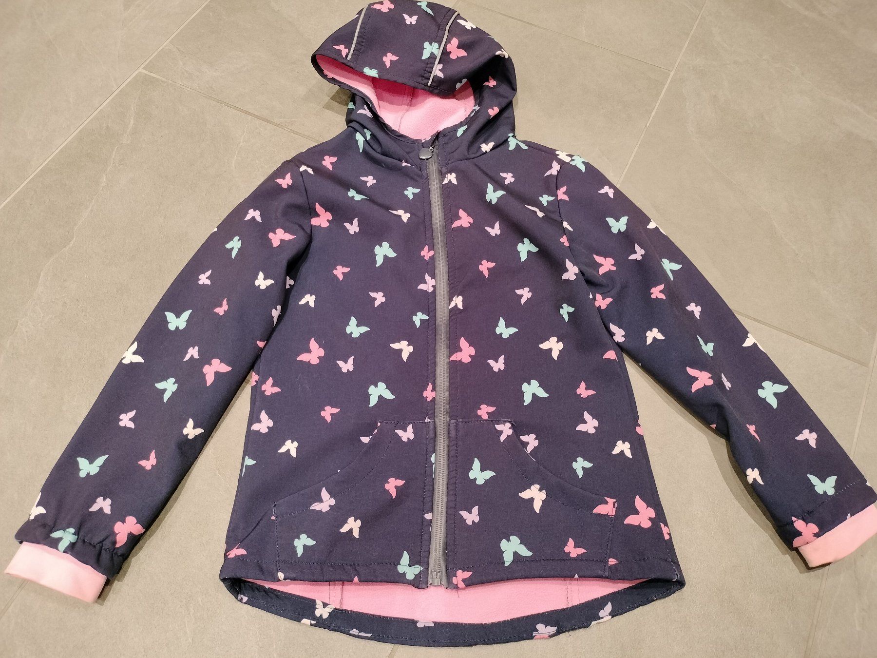 Giacche & Cappotti: Softshell-Jacke Mädchen Grösse 128 – Usato da Neftenbach venduto da TheKringel