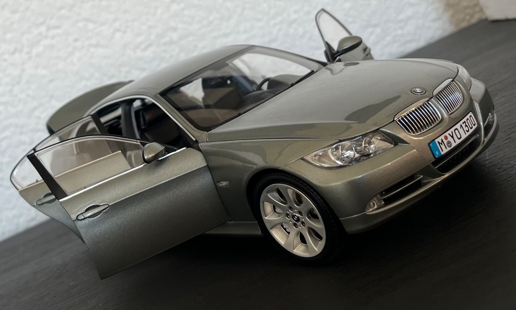 Kyosho Modellini d'auto: KYOSHO BMW 330i e90 1:18 – Usato da St-Cergue venduto da ncu_t267