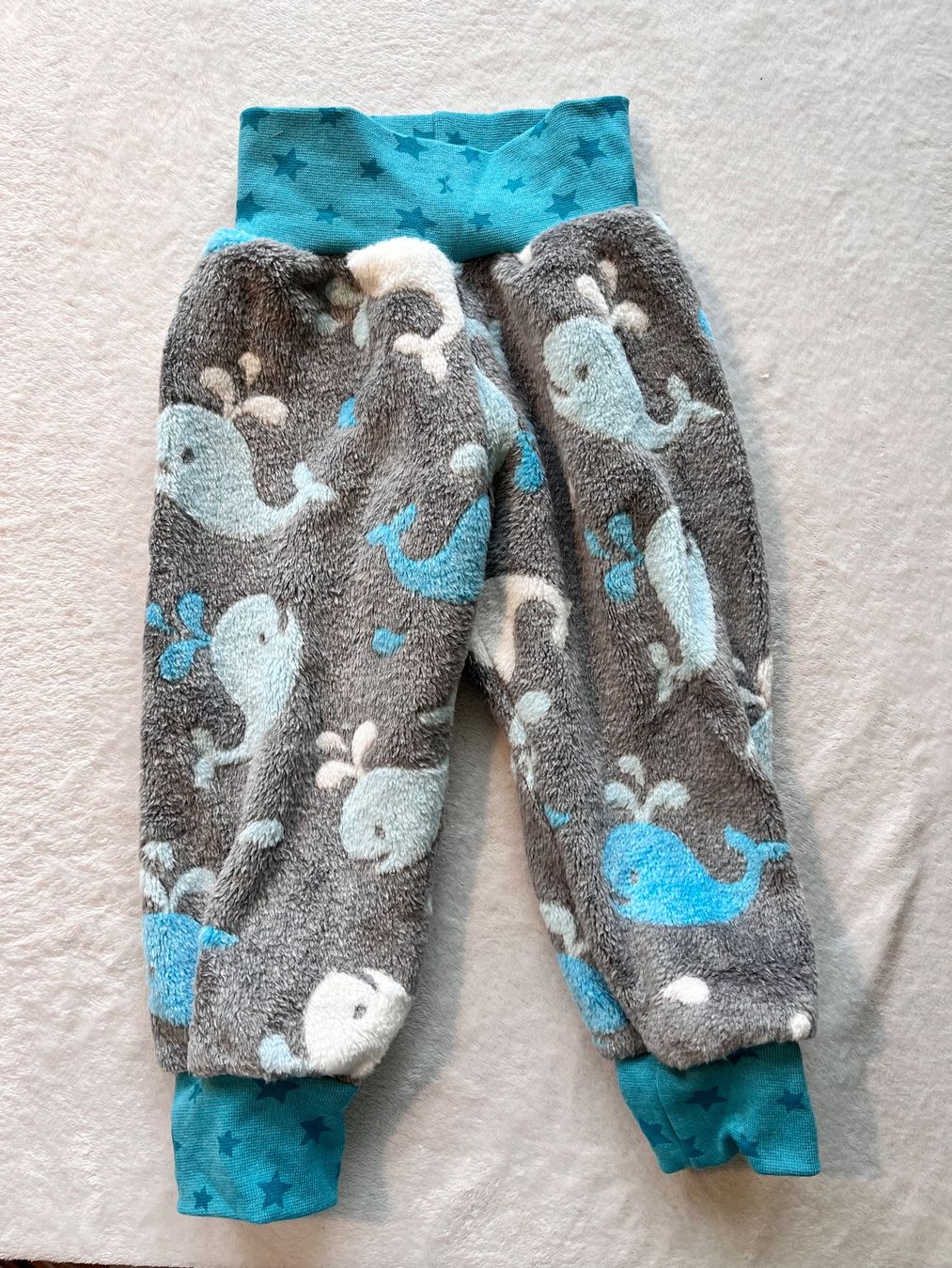 Pantaloni: 1 Kinderhose selbst genäht – Nuovo e nell'imballaggio originale da Büsserach venduto da bor_s88m