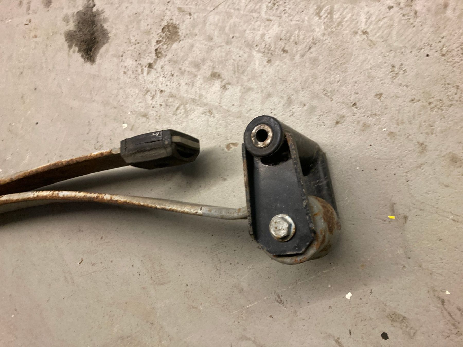 Mercedes-Benz Tutti pezzi di ricambio auto: Blattfeder Mercedes Benz Sprinter 4x4 906 Hinterachse – Usato da Cham venduto da WB2223 4