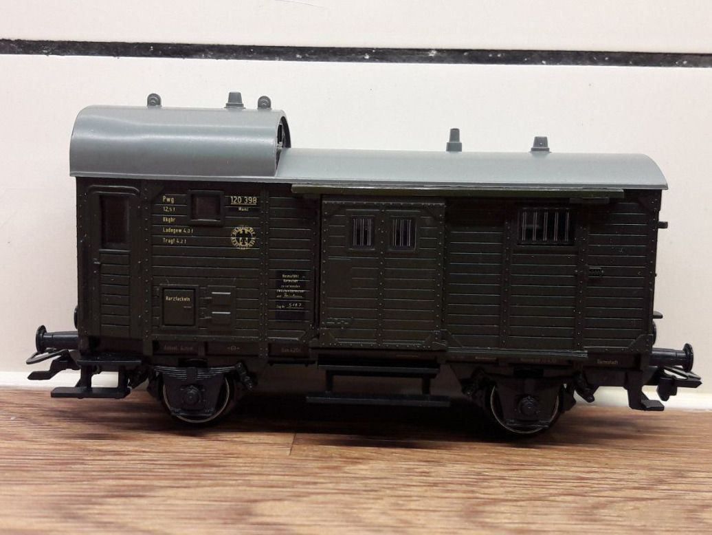 Märklin Modellini di ferrovie: Märklin HO AC : DR fourgon 2 essieux – Nuovo e nell'imballaggio originale da Buttes venduto da Cafe2005 1
