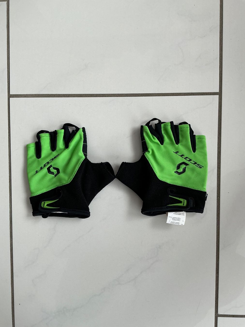 Scott Kinderhandschuhe: Neuwertige Velohandschuhe Scott Gr.6.5 – Neu (gemäss Beschreibung) aus Biel-Benken BL von Sahra1