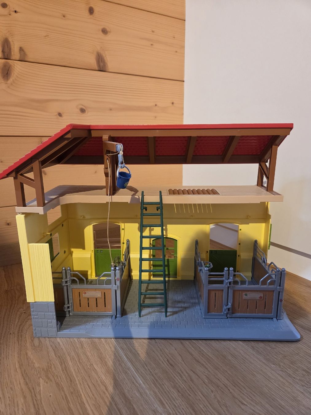 Schleich Giocattoli: Schleich Pferdestall mit Zubehör – Usato da Oberbipp venduto da MABU1988 3