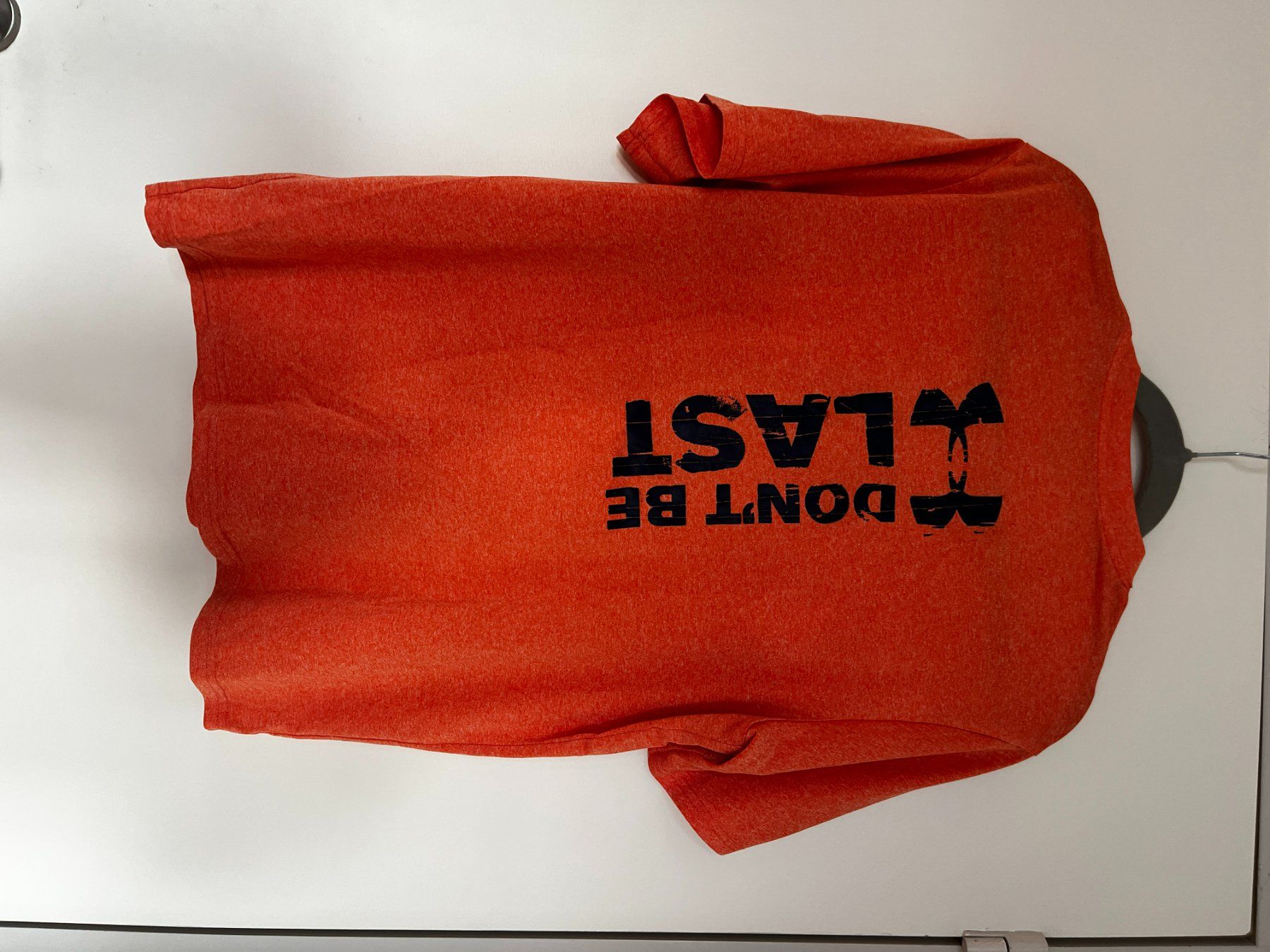 T-Shirts: Under Armour Laufshirt Orange – Gebraucht aus Seuzach von anina.k 1