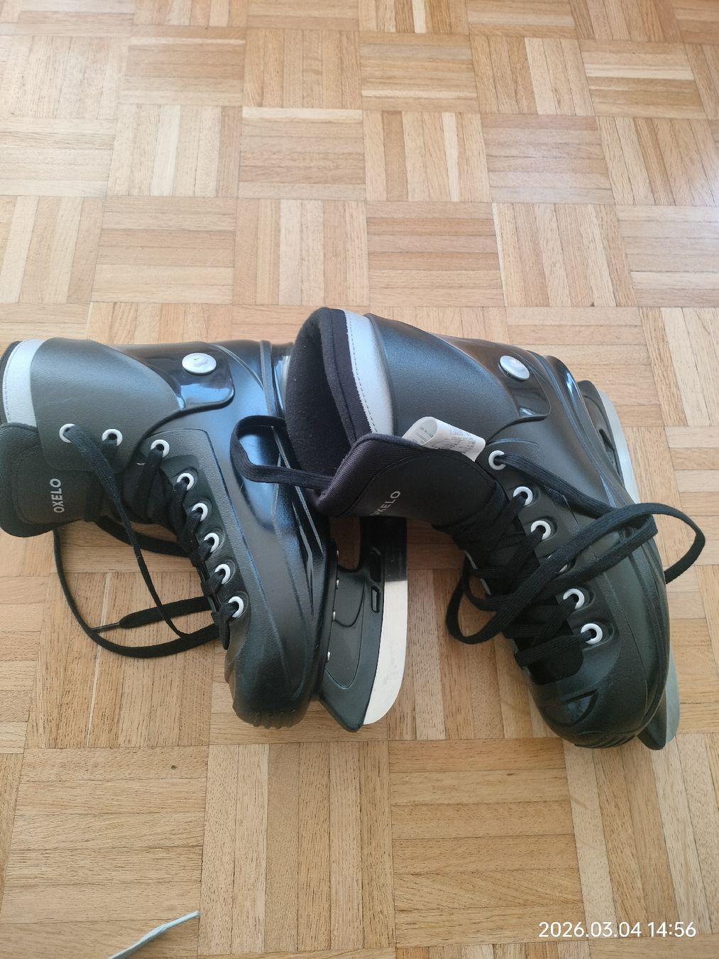 Oxelo Pattini da ghiaccio: Oxelo Black  Ice Skates - Size 41 likely new – Nuovo (secondo la descrizione) da Basel venduto da vik_7qc8 1
