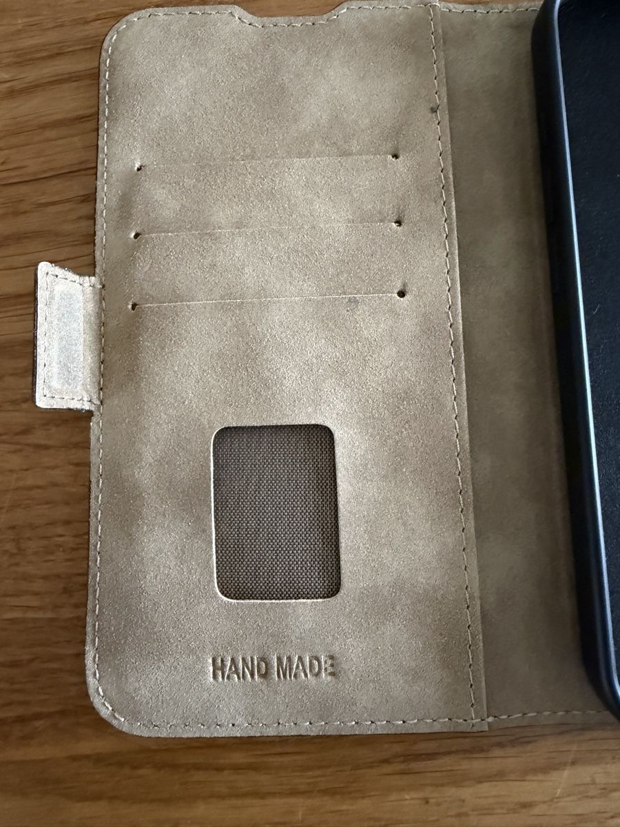 Apple Cover & Protezioni schermo: Iphone 17, Hülle schwarzes Leder mit Kartenfach – Nuovo (secondo la descrizione) da Möhlin venduto da Wandazli 3