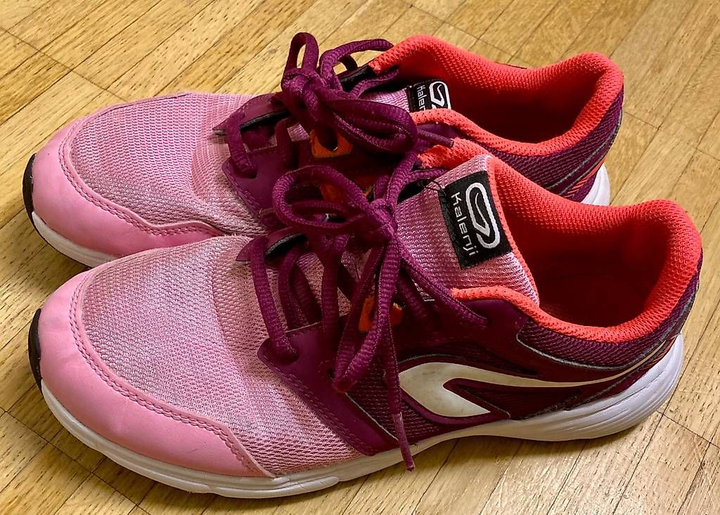 Scarpe da donna: Neuwertige Turnschuhe Grösse 38 – Usato da Hedingen venduto da inf_mjl7 2