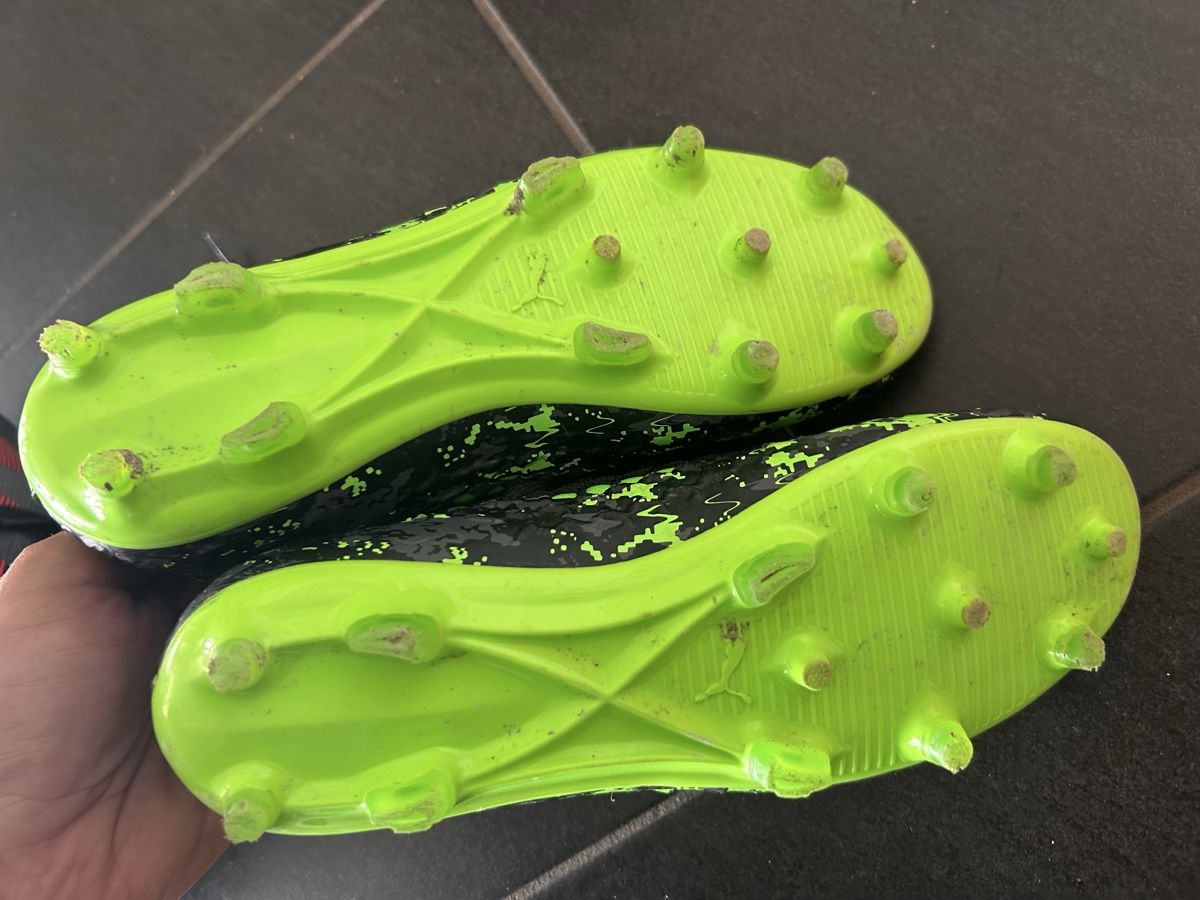 Herrenschuhe: Fussballschuhe mit Noppen 34 – Gebraucht aus Amden von roatan01 1