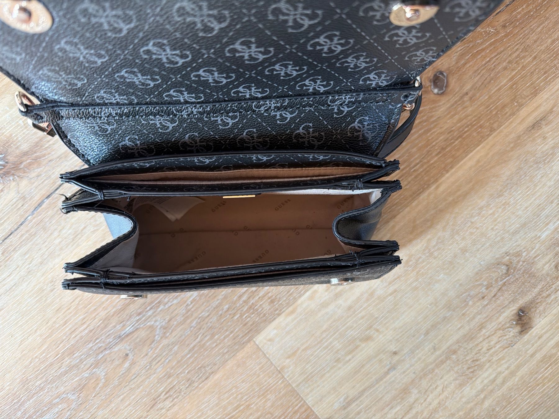 Guess Taschen für Damen: Guess Tasche – Gebraucht aus Eggerberg von Truffi99 2