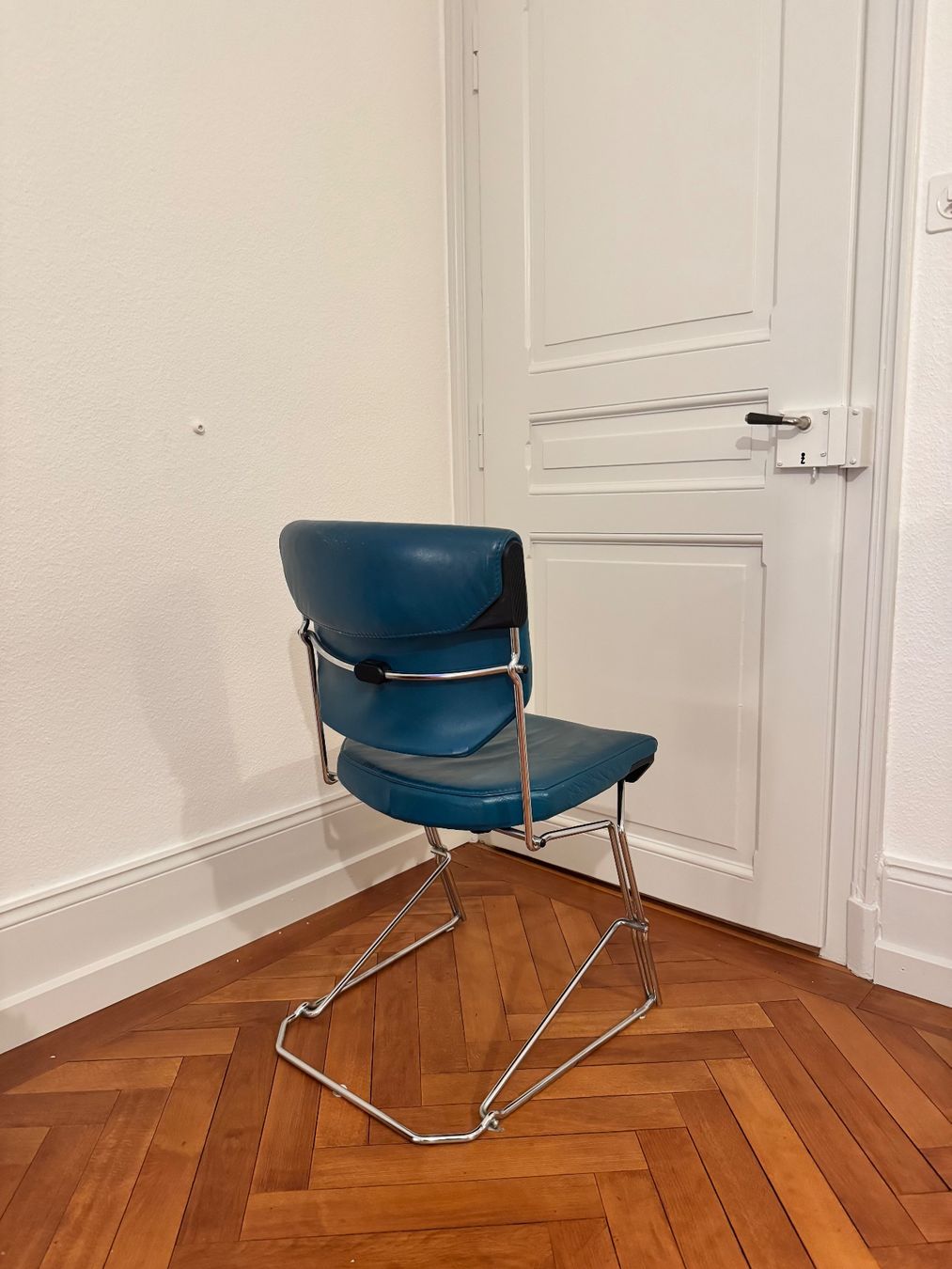 Giroflex Sedie: Albert Stoll Giroflex Stuhl Chrom mit Leder – Usato da Bern venduto da neilnoah 1