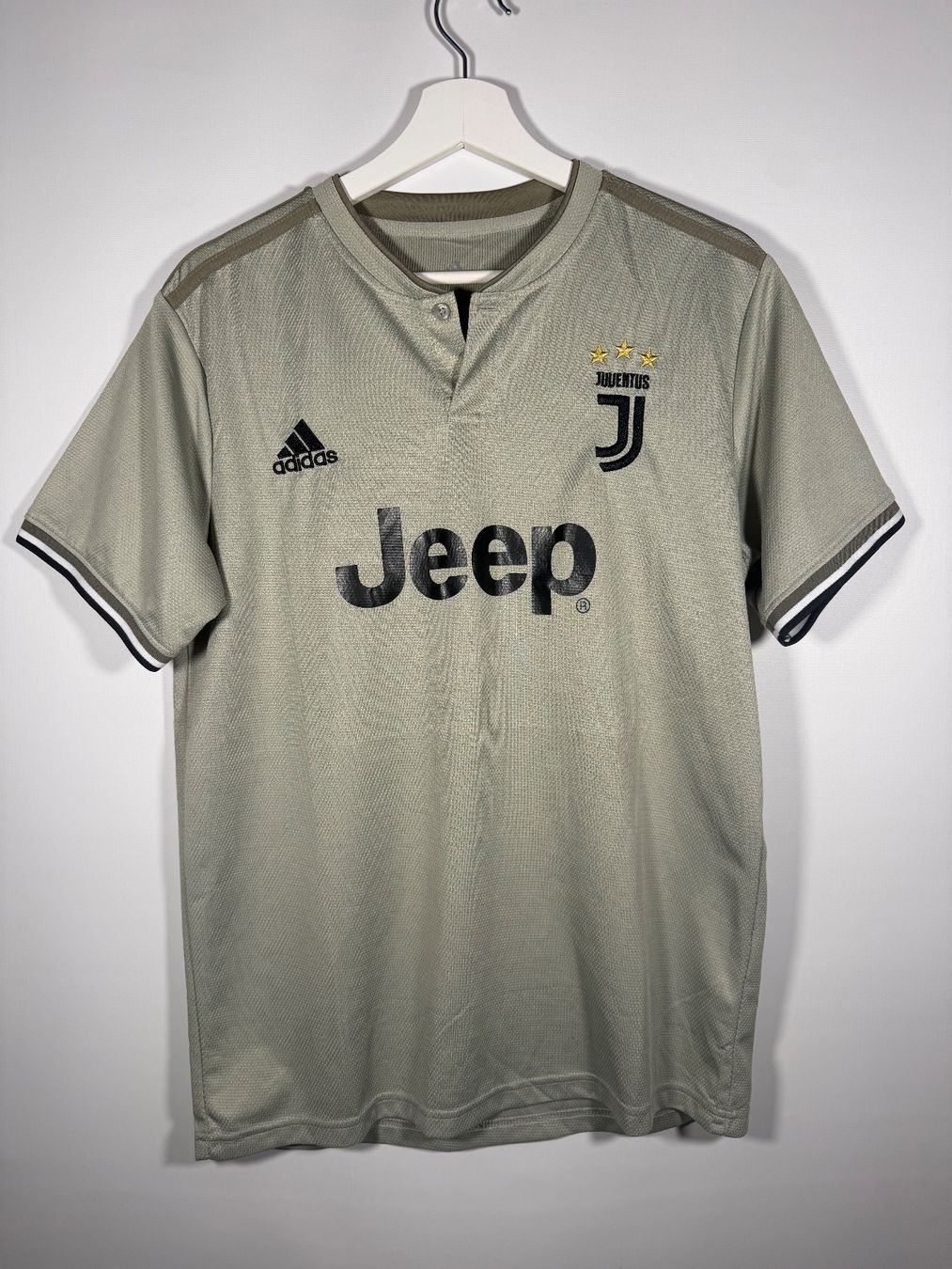 Adidas Canottiere & Pantaloni: Juventus Trikot M – Usato da Mühledorf BE venduto da ericgrunder_12