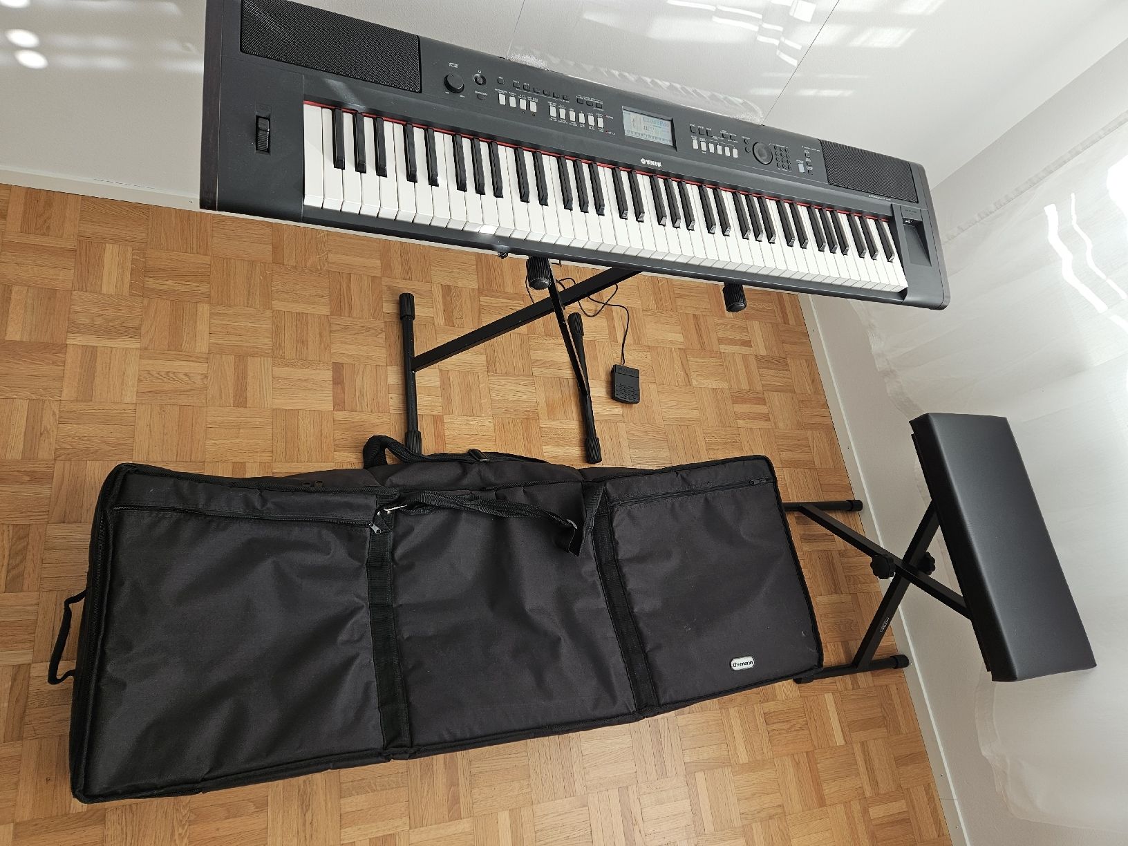 Yamaha Musikinstrumente: Yamaha NP-V80 keyboard with stand, stool & bag – Gebraucht aus Schlieren von  3