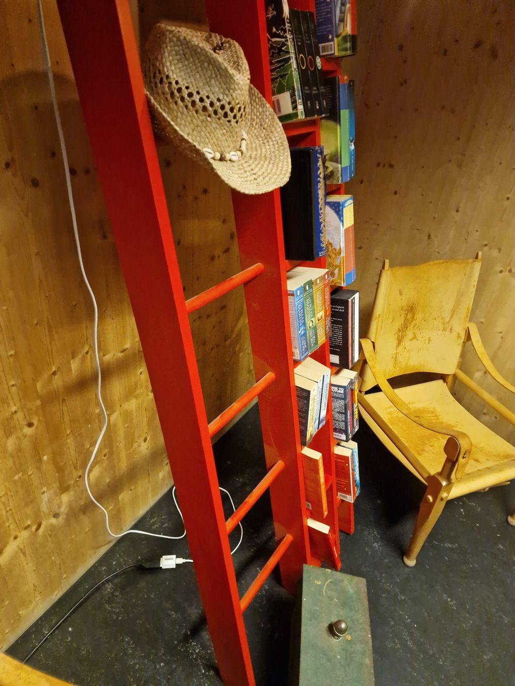 Étagères: Etagère Hô – D'occasion à Fribourg par Dada1111 1
