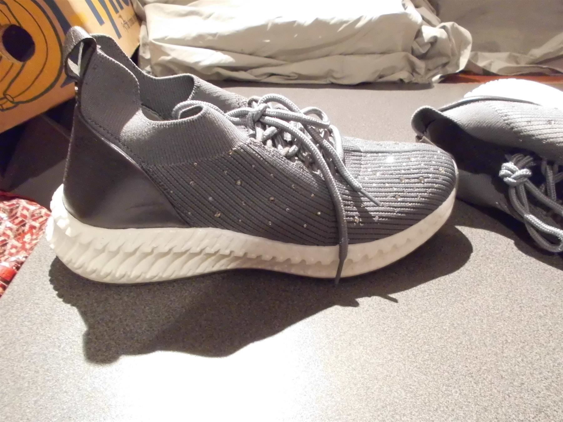 Chaussures femmes: Halbschuhe Grösse 37, Caprice, grau/Glit – D'occasion à Zürich par abraxas1291 3
